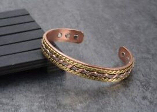 Buy an anti-pain copper bracelet in pharmacies